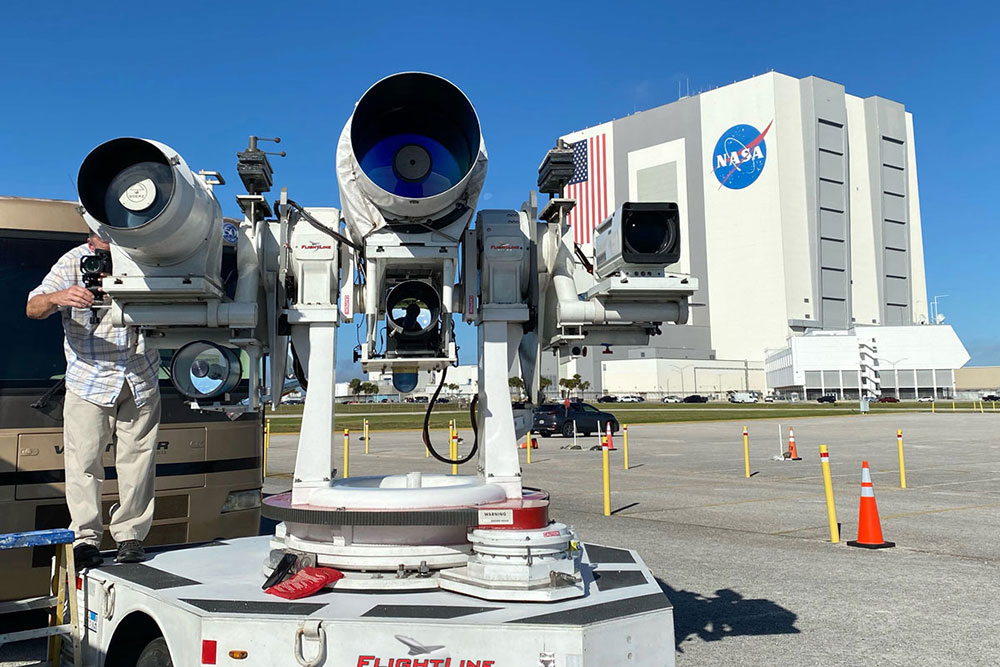 long range optical tracker